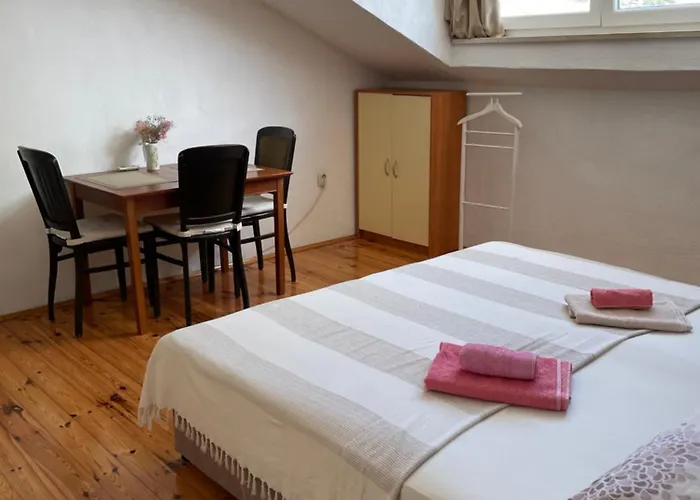 Apartments Villa More *