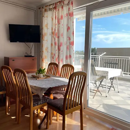 Apartments Villa More شقة