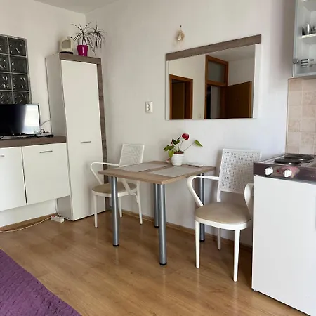 Apartments Villa More شقة ماكارسكا