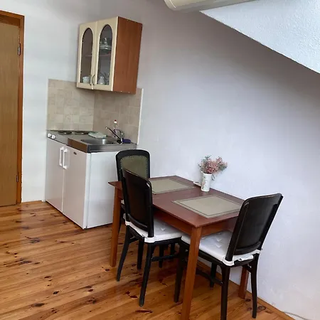 Daire Apartments Villa More Makarska