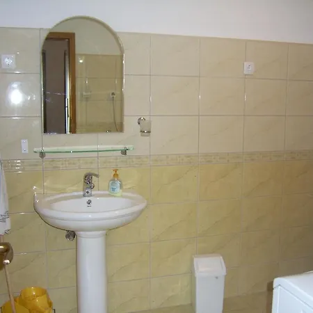 Apartments Villa More ماكارسكا