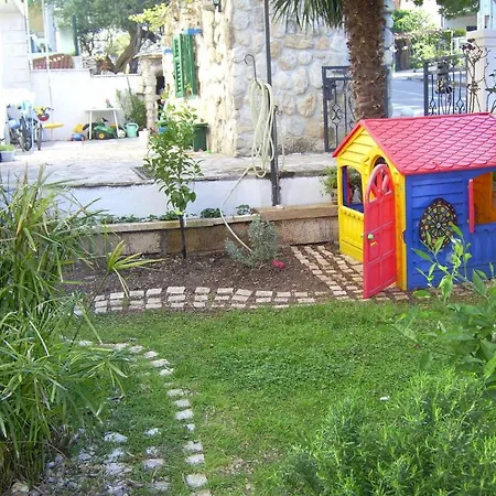 Apartments Villa More ماكارسكا