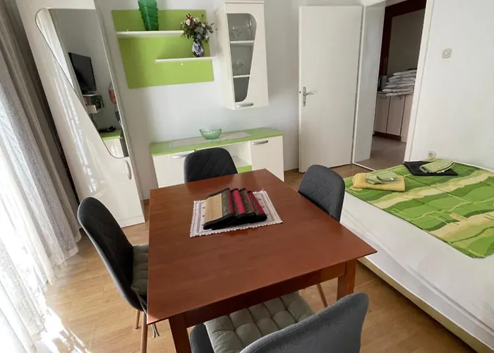 Apartments Villa More *